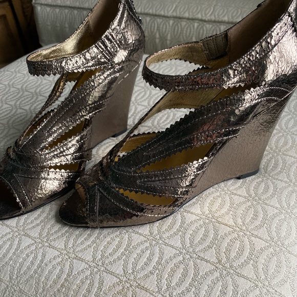 Brand New, never worn.  Dani Black metallic wedge heels, size 9. - Picture 3 of 6